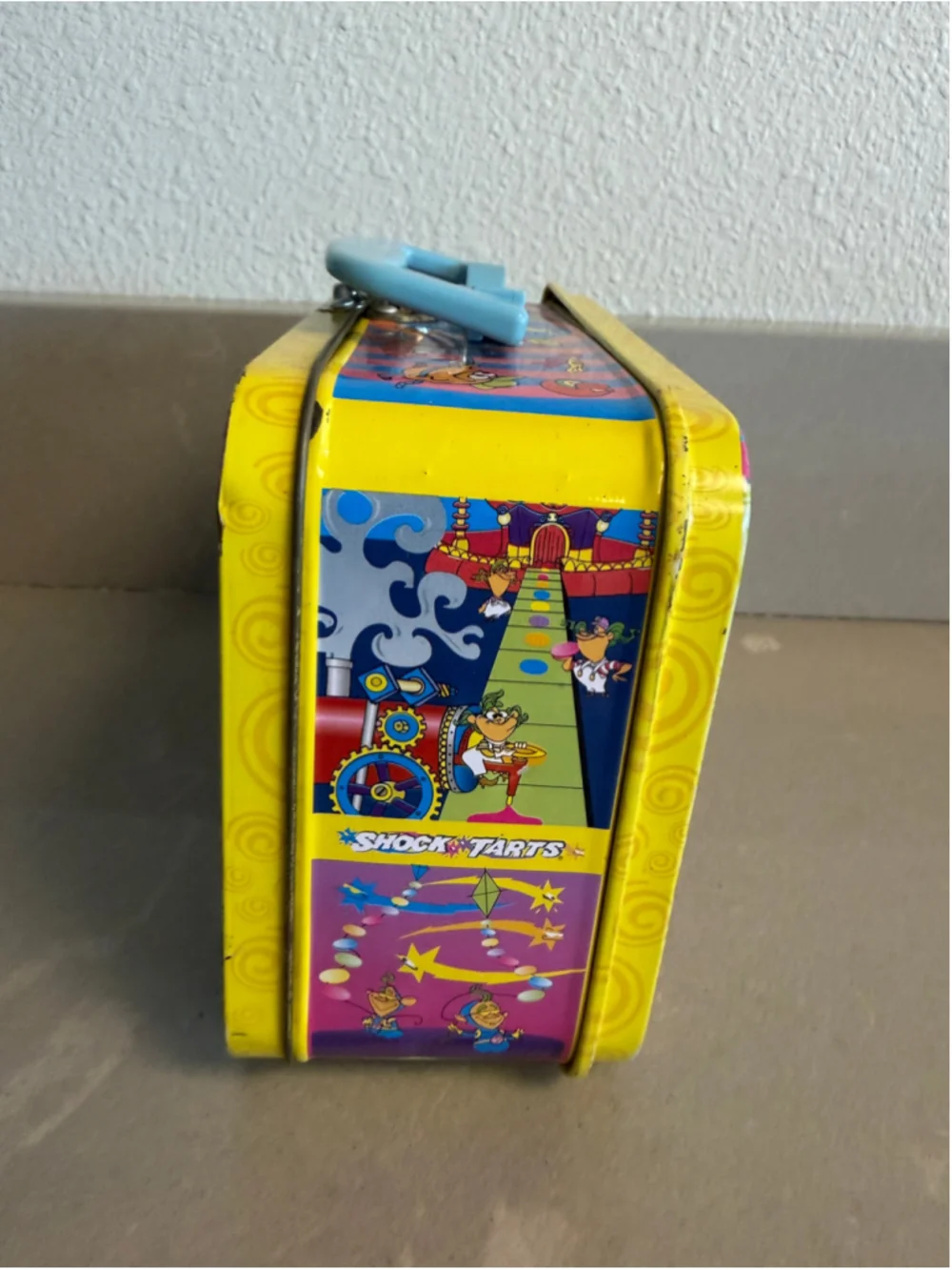 Willy Wonka Metal Lunch Box Tin Nerds Laffy Taffy Bottle Caps Candy Collectible